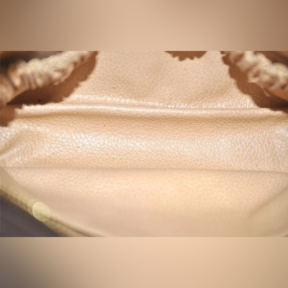 Authentic Louis Vuitton Trousse Toilette 23 - Picture 3 of 11